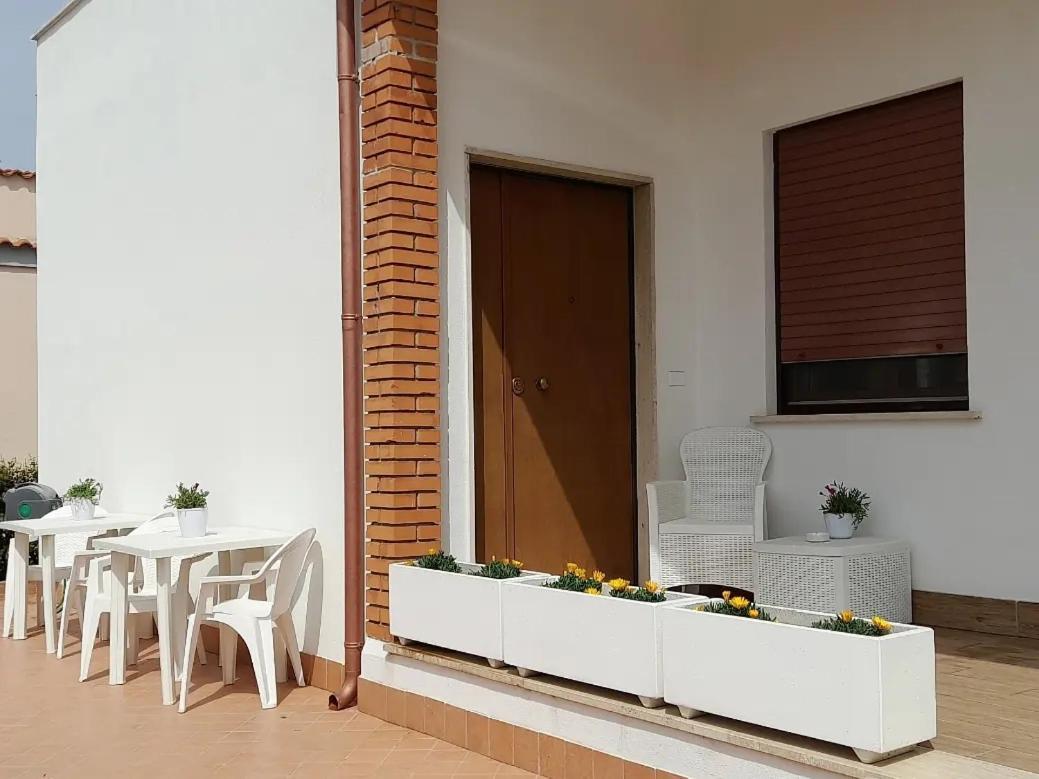 Guest House Al Mare Чивитавекия Екстериор снимка