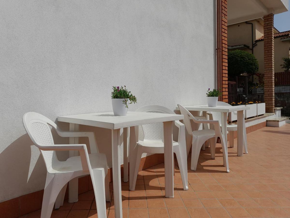 Guest House Al Mare Чивитавекия Екстериор снимка